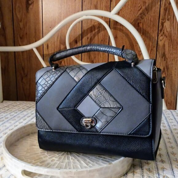 Adrienne Vittadini Designer Purse, Shoulder Bag, Crossbody Bag - Picture 8 of 16